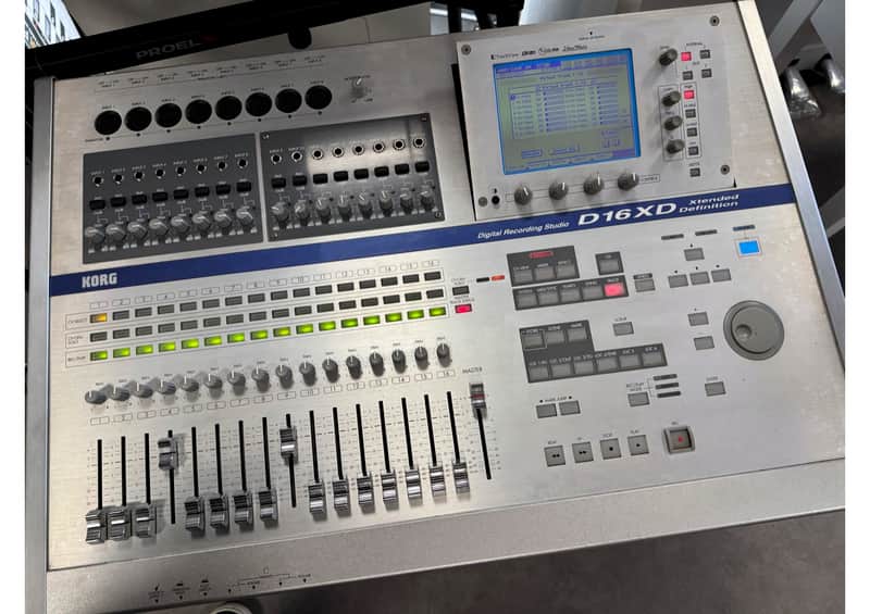 KORG D16XD-enregistreur 16 pistes+Hd 40Go+flight image 1