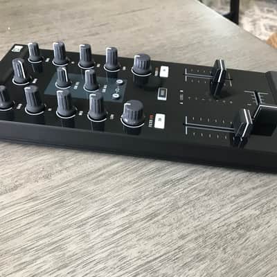 Native Instruments Traktor Kontrol Z1 – Complete w/ Box & Accessories image 5