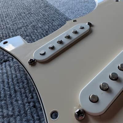 Fender Stratocaster 2007 MIM Loaded Pickguard SSS Pickups image 5