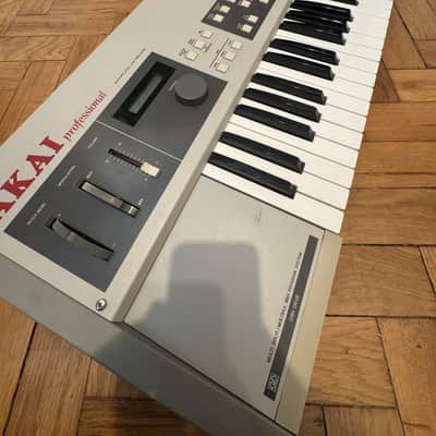 Akai X7000 Sampling Keyboard 1980s Silver image 2