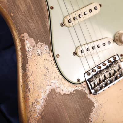 Fender Custom Shop 1963 Stratocaster Ultimate Relic Faded Shoreline Gold over Silver Masterbuilt Andy Hicks image 7