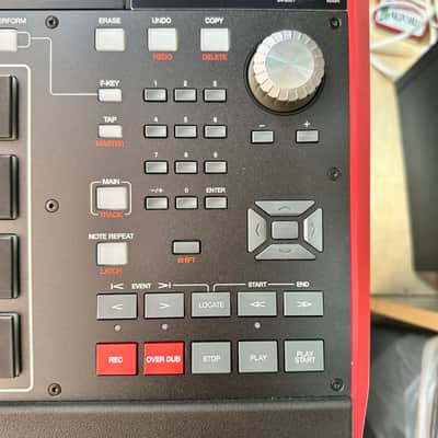 Akai MPCX Sampler / Sequencer Desktop Workstation with fitted SKB Case, DeckSaver, extra internal Hard Drive, $600 of Sounds, and printed custom tutorial guidebook Bild 2