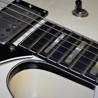 Hagstrom SWEDE L.P. 1976 White Aged,  Geppetto Camelot PAF pups..   Bigsby trem system.  Watch video image 4