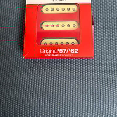 Fender 099-2117-000 Pure Vintage Original '57 / '62 Stratocaster