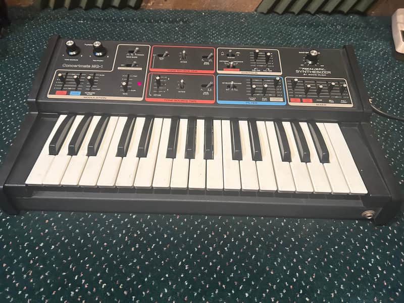 *Vintage* 1983 Realistic by Moog USA Concertmate MG-1 - Analog Synthesizer Keyboard image 1