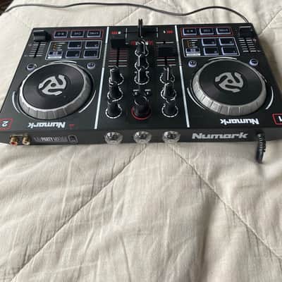 Numark PartyMix DJ Controller with lights image 2