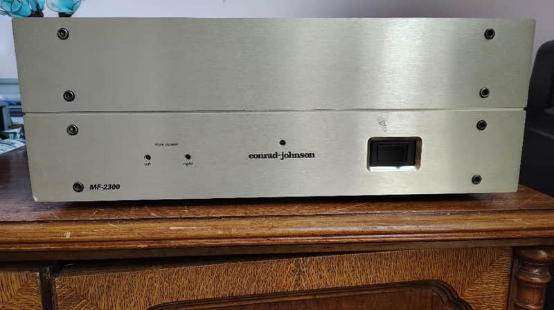 Conrad Johnson MF2300 amplifier In very good condition - 1980's