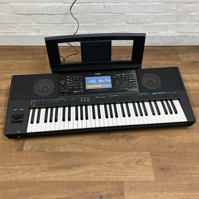 Yamaha PSR SX900 Keyboard; Serial No: BCBY01045 | Second Hand image 2