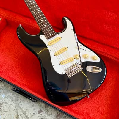 MIJ Fender Stratocaster ST62 SQUIER E serial c 1985 - Black original vintage Japan Fujigen image 2