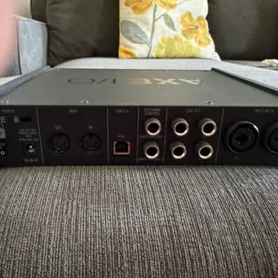 IK Multimedia AXE I/O USB Audio Interface 2019 - Present - Black image 2