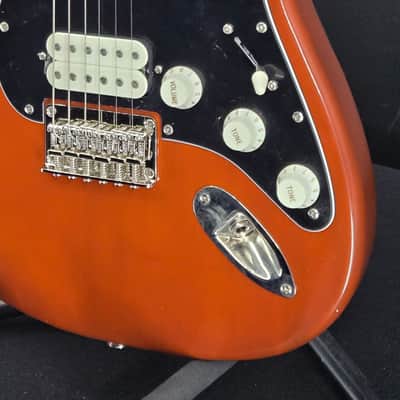 Squier 0374027529 Classic Vibe™ '70s Stratocaster® HT HSS, Laurel Fingerboard, Black Pickguard, Mocha image 4