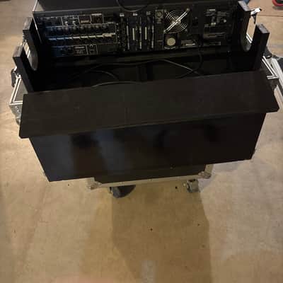 Yamaha CL1 56 Input Digital Mixing Console 2012 - Present - Black image 3