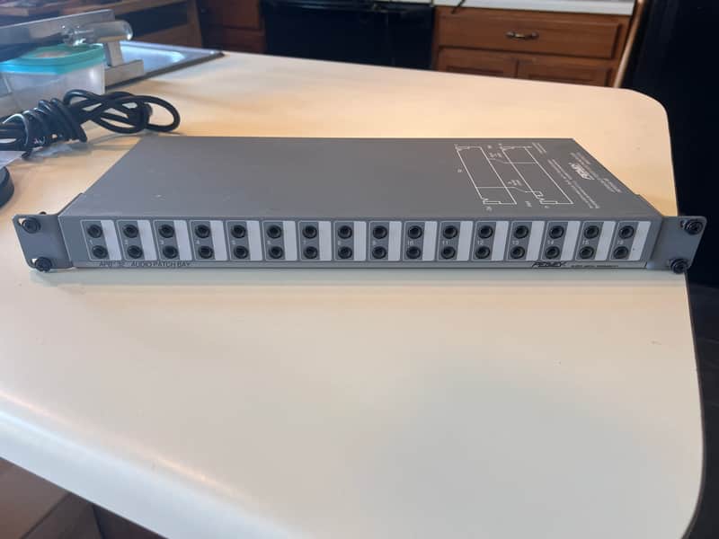 Peavey APB 32 1/4" TRS Balanced 32 Point Audio Patch Bay Live Studio Rack w/ rack mount bolts/washers image 1