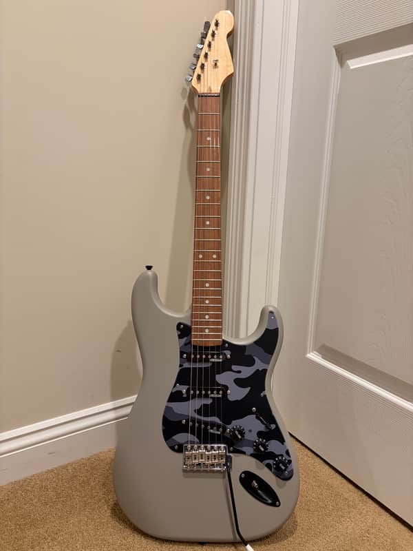 Unbranded Strat-style electric guitar - Matte gray image 1