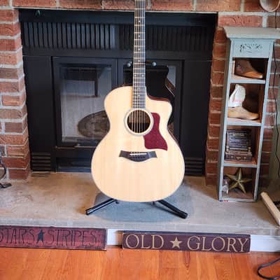 Taylor 214ce DLX 2014 - Present - Natural image 1