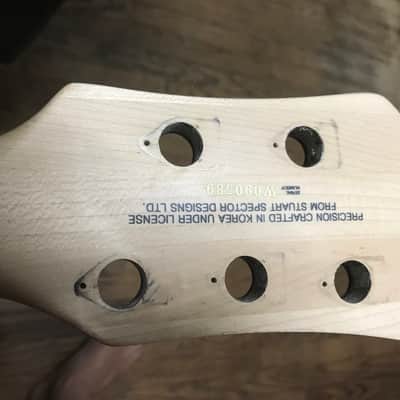 Spector 5 string Fretless Natural image 2