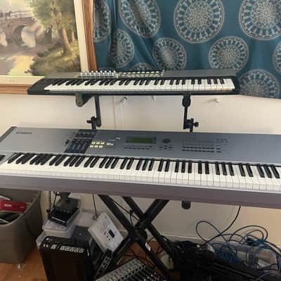 Yamaha Motif ES 8 Production Synthesizer 2000s - Gray