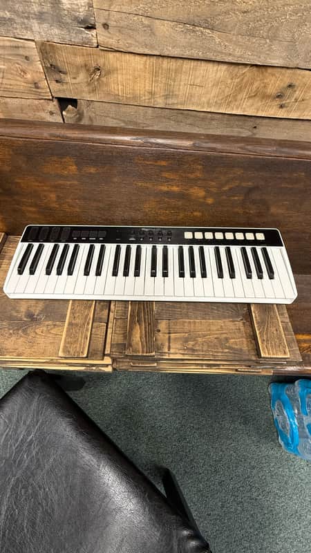 IK Multimedia iRig Keys I/O 49 2017 - Present - White image 1