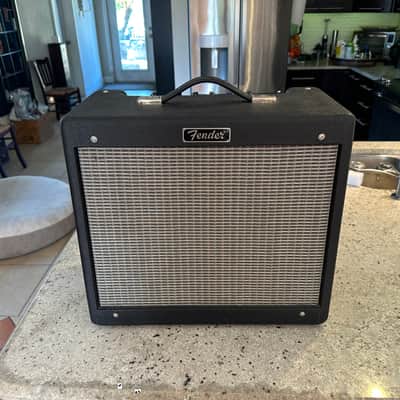 Fender Blues Junior 15-Watt 1x12" Guitar Combo image 3