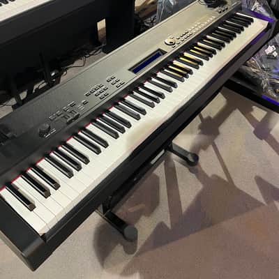 Yamaha CP40 Graded Hammer Stage Piano 2010s - Black image 3