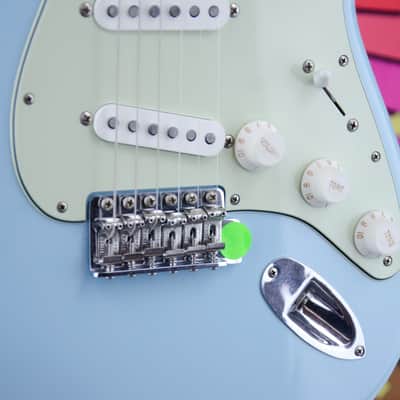 Fender Limited Edition Vintera® II Road Worn® '60s Stratocaster®, Rosewood Fingerboard, Sonic Blue image 6