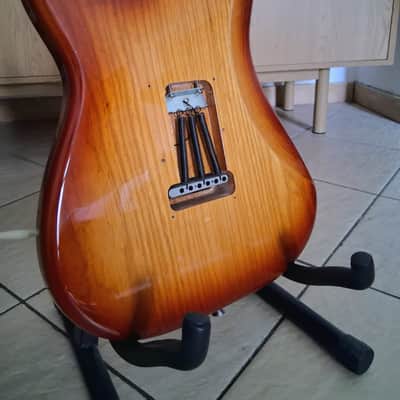 Fender American Professional Stratocaster with Maple Fretboard 2017 - 2019 - Sienna Sunburst image 8