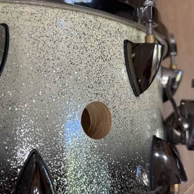 Orange County Drum & Percussion 25-ply Maple Vented Snare Drum 2020 - Silver Sparkle Fade 14x7 image 3