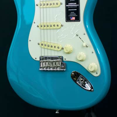 Fender  American Professional II Stratocaster  2023 - Miami Blue image 6
