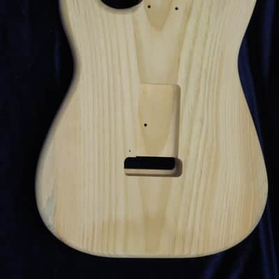 1 Piece 40yr Aged Pine Strat Style body - 3lbs 4oz #3672 *IMPORT CHARGES INCLUDED image 7