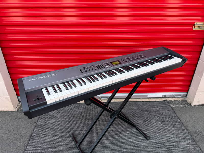 Roland RD-700 88-Key Weighted Stage Piano Keyboard - Main Outputs Tested image 1