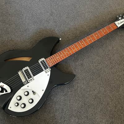 Rickenbacker 330 1997 Classic Jet glo Black tuxedo great condition image 24