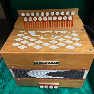 Castagnari TOMMY D/G Melodeon in Walnut image 3