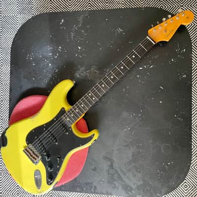 Fender Custom Shop '63 Stratocaster / Graffiti Yellow over Black Relic / Musikhaus Hermann MBD image 3