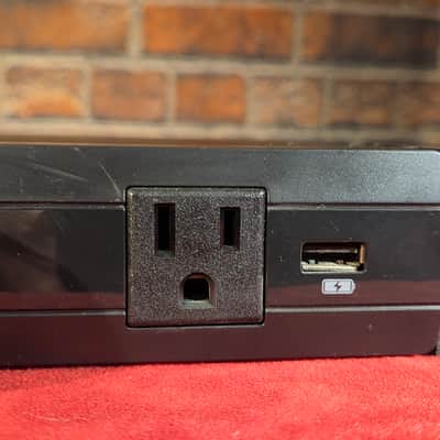 Panamax MR4300 9-Outlet Power Conditioner image 4