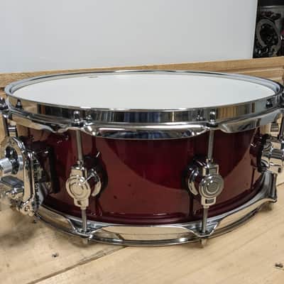 DW Design Series 14x5" Frequent Flyer snare - Red Gloss image 6
