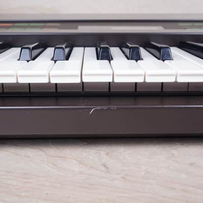 Yamaha DX7 Programmable Algorithm Synthesizer 1980s Brown Original Version Made in Japan MIJ image 3