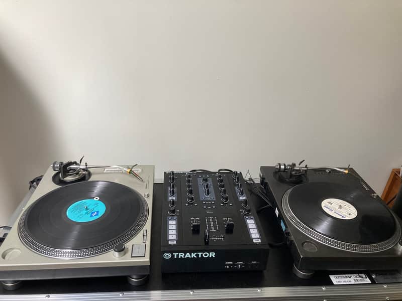 Full Dj Setup Pair (2 x) Technics SL-1200 MK2 + Traktor Z2 mixer +