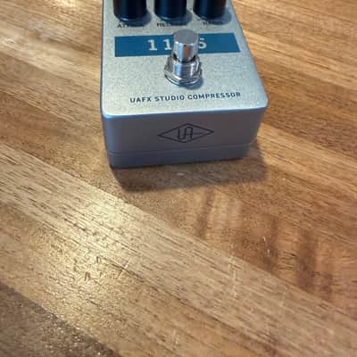 Universal Audio 1176 Studio Compressor 2023 - Present Silver / Blue image 2