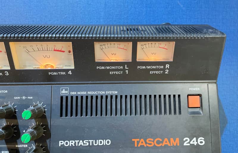 TASCAM製　カセットマルチトラックレコーダーPORTASTUDIO 246 TASCAM Portastudio 246 4-Track Cassette Recorder - Brown | Reverb