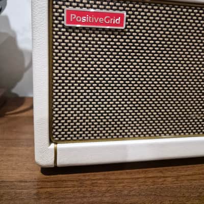 Positive Grid Spark 40 40-Watt 2x4" Modeling Guitar Combo 2021 Pearl White image 2