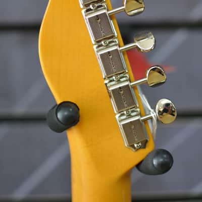 Fender American Vintage II 1963 Telecaster 3 Colour Sunburst w/ Vintage-Style Brown Case B Stock image 5