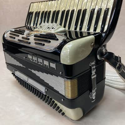 MONTERREY 2-REED ACCORDION #MWK611 image 4