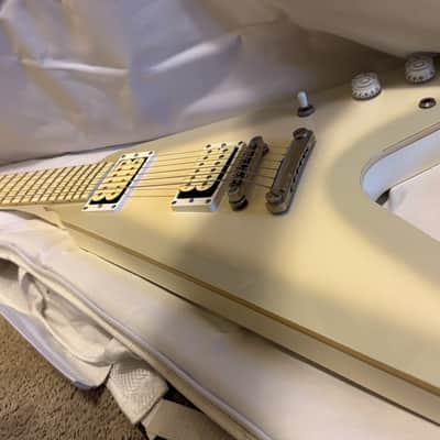 Epiphone Brendon Small Signature "Snow Falcon" Flying V 2017 - 2019 - Snow Burst image 2