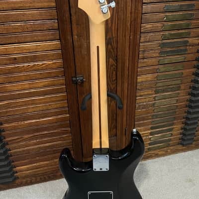 MINT Fender Stratocaster w/Walnut Fretboard w/soft case image 8
