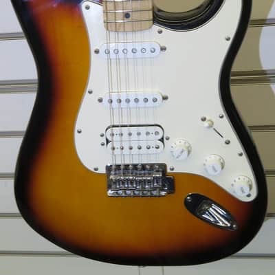 FENDER Stratocaster MIM in 2000 - Sunburst -With Soft Case image 3
