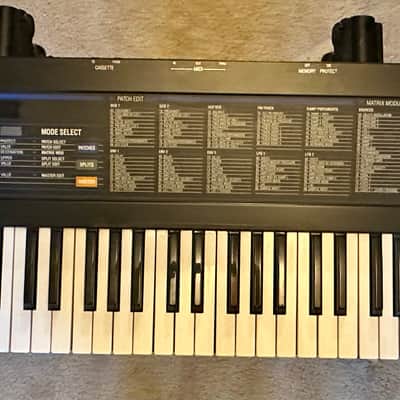 Oberheim Matrix 6 Synthesizer w/ 1000 sounds cassette