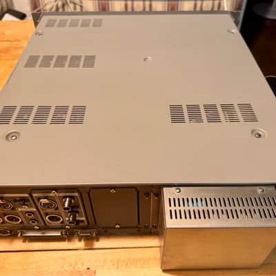 Sony PCM-7030 Professional DAT Recorder image 2