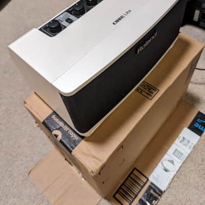 Roland Cube Lite 2-Channel 10-Watt 2x3" Guitar Combo 2014 - Present - White image 2