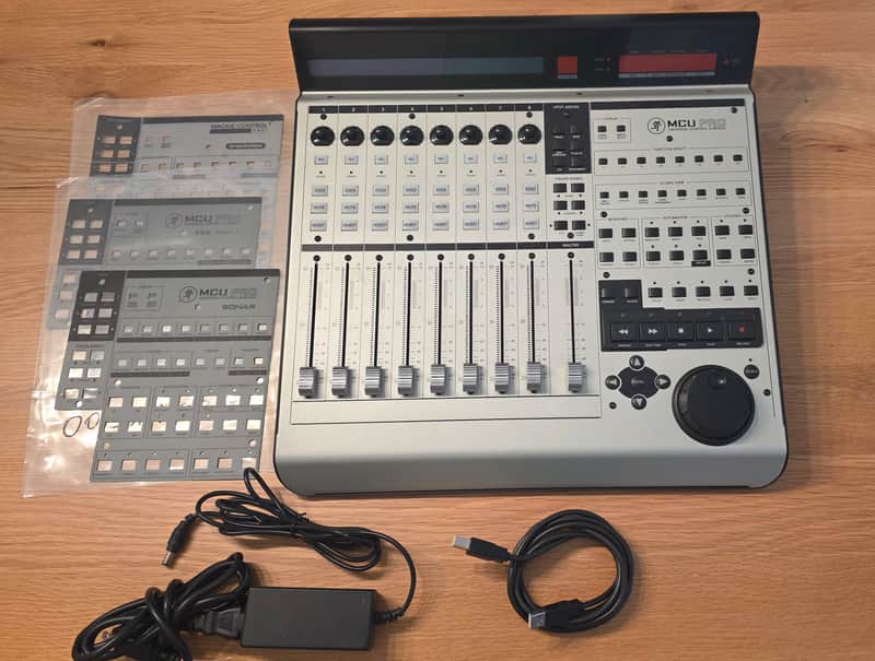 Mackie MCU Pro Universal DAW Control Surface
