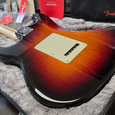 Fender American Professional Stratocaster 2018 BRAND NEW Time Capsule CASE QUEEN Ultra Luxe 2-Tone Sunburst USA Strat 60s vintage 4-bolt neck Investor Guitar image 16